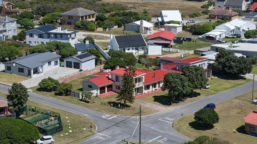 5 Bedroom Property for Sale in Struisbaai Western Cape